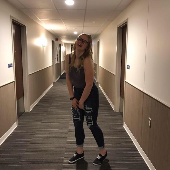 Meet your Posher, Hayley - Picture 1 of 1